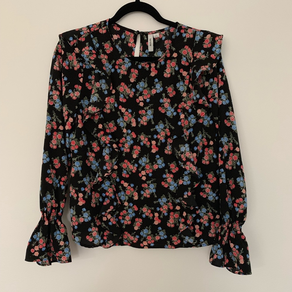 Kensie black floral top. Size S